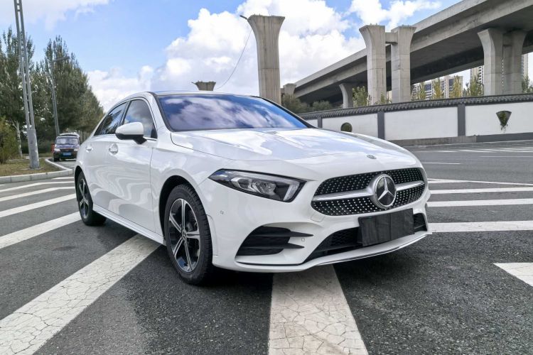 奔驰A级 2022款 改款二 A 200 L 运动轿车时尚型车身外观6002