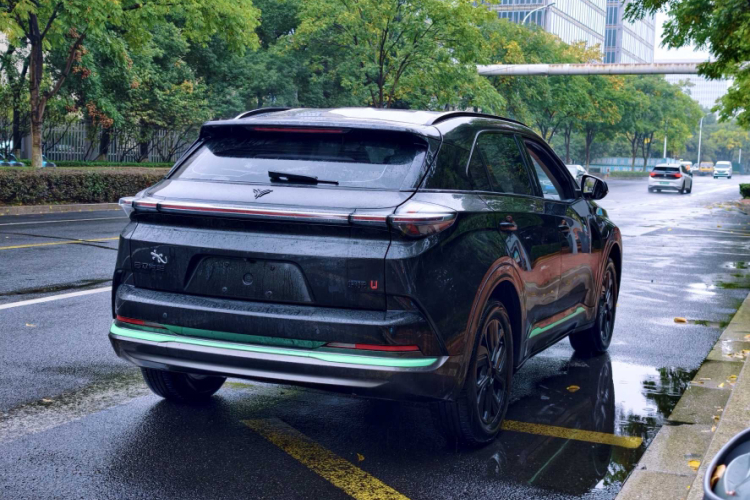 哪吒汽车 2023款 哪吒U-Ⅱ 挑战版 500 磷酸铁锂车身外观6004