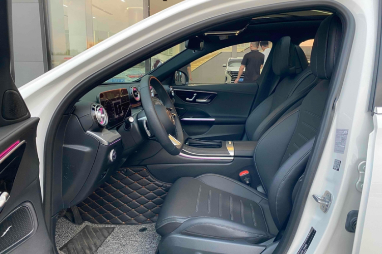 奔驰C级 2024款 改款 C 260 L 运动版中控内饰7002