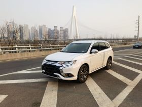 三菱 欧蓝德 2021款 改款 2.0L 两驱畅享版 5座