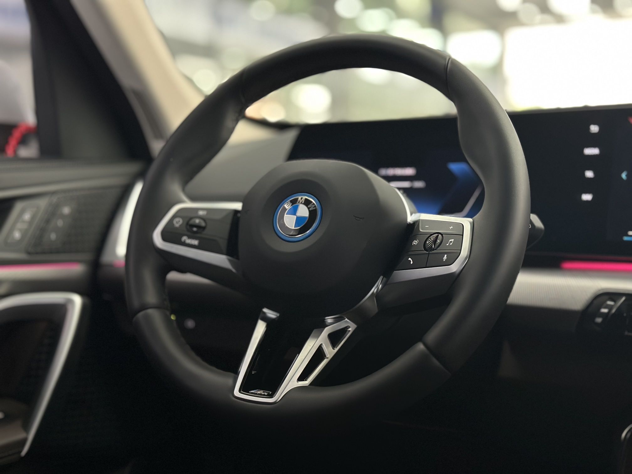 宝马iX1 2023款 eDrive25L M运动套装