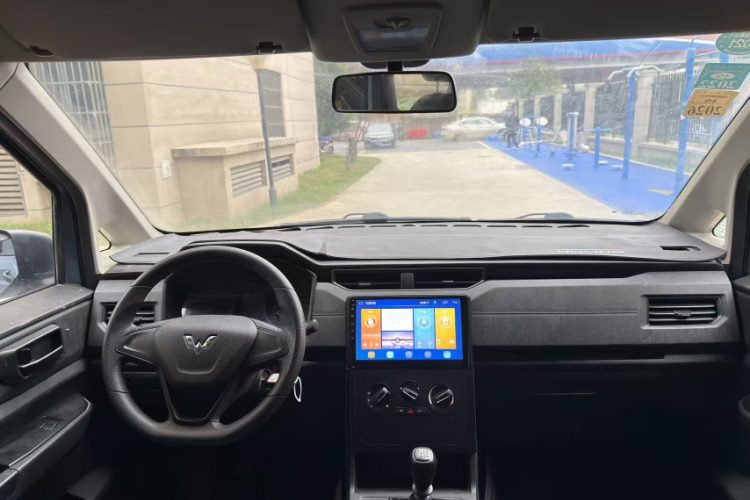 五菱汽车 五菱宏光PLUS 2019款 1.5T 手动标准型 5座局部细节16