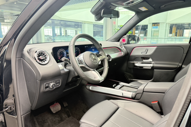 奔驰GLB 2024款 改款 GLB 200 动感型中控内饰7006