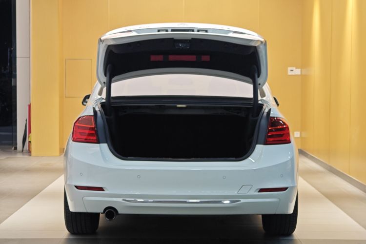 宝马3系 2015款 320Li 超悦版豪华设计套装局部细节23