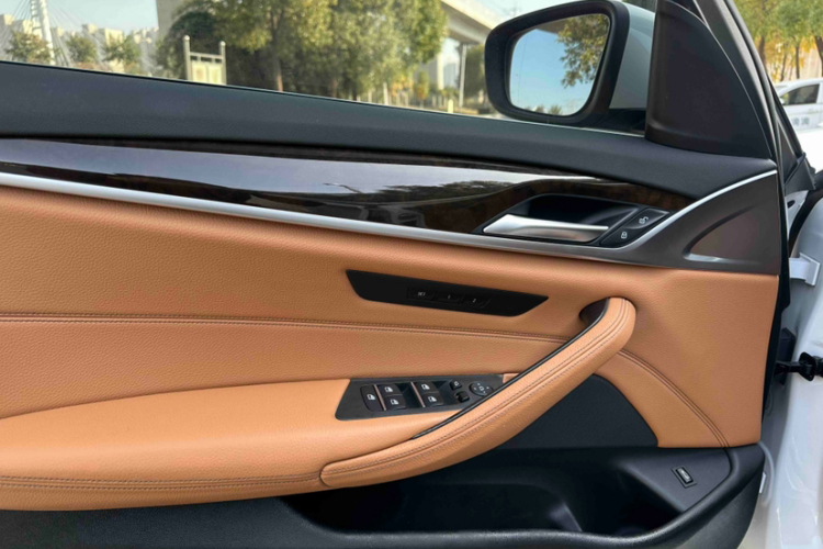 宝马5系 2018款 528Li 上市特别版中控内饰7004