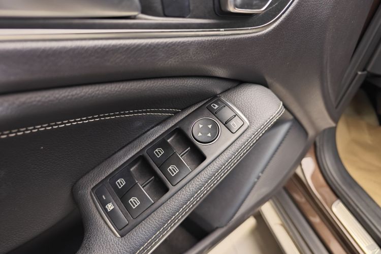 奔驰GLA 2018款 GLA 200 动感型中控内饰7010