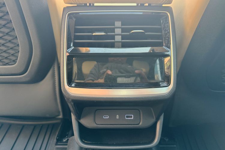 吉利汽车 星越L 2025款 东方曜 2.0TD 自动四驱望月版车身外观6014