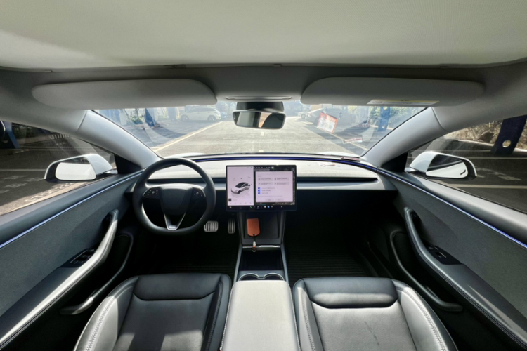 特斯拉 Model 3 2025款 后轮驱动版中控内饰7005