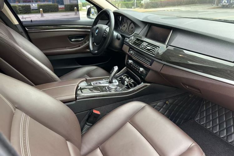 宝马5系 2014款 525Li 豪华设计套装中控内饰7008