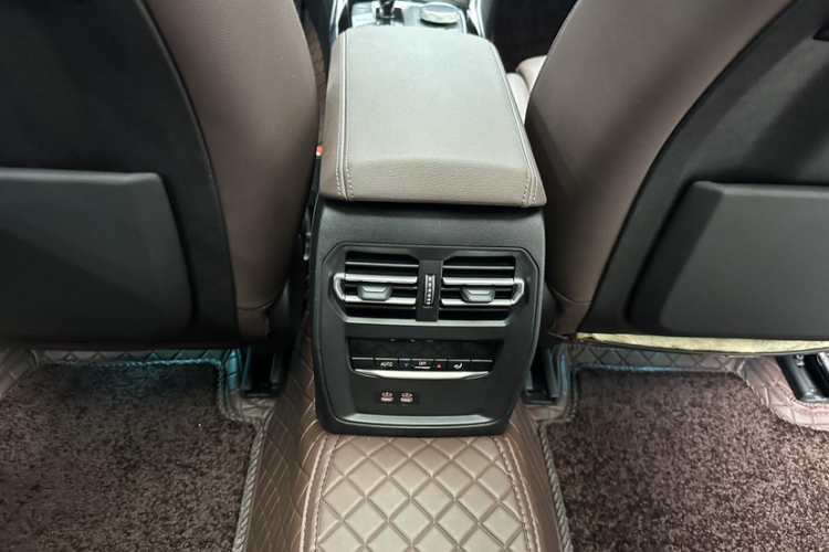 宝马3系 2020款 320Li M运动套装中控内饰7003