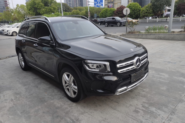 奔驰GLB 2020款 改款 GLB 200 动感型车身外观6002