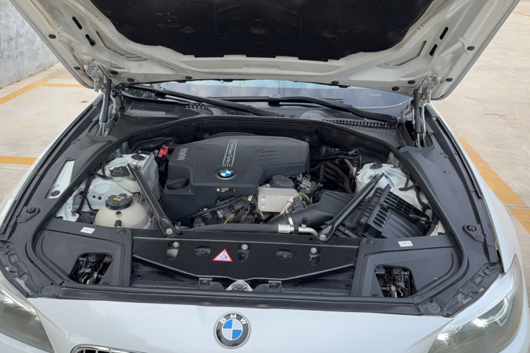 宝马5系 2014款 525Li 豪华设计套装局部细节9005