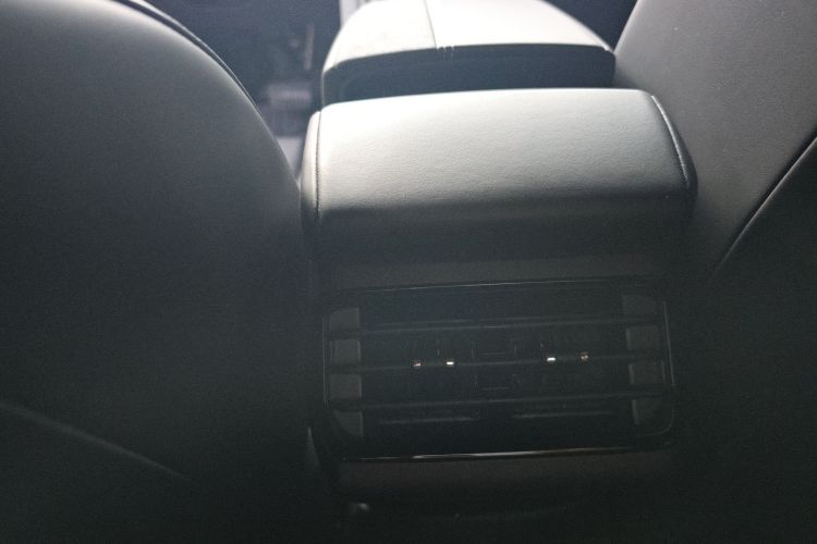 领克03 2025款 2.0TD DCT冠军版Pro中控内饰7003