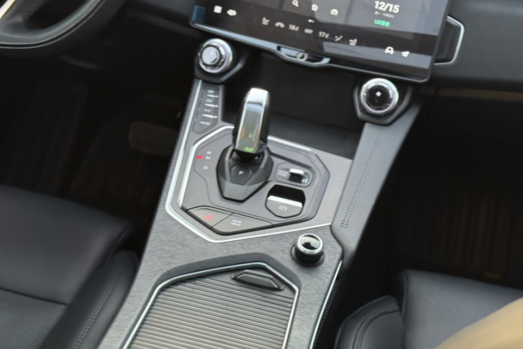 领克01 2021款 2.0TD 两驱型Pro中控内饰7004