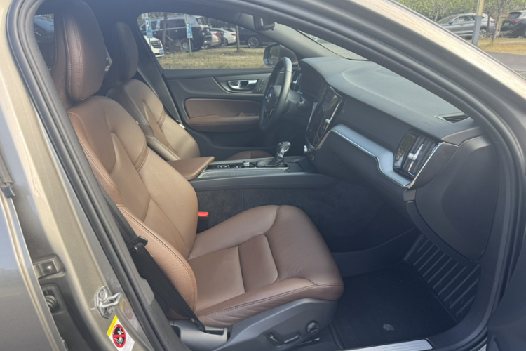 沃尔沃S60 2020款 T4 智逸豪华版中控内饰7008