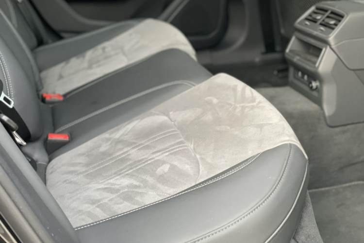 奥迪A6L 2024款 40 TFSI 豪华动感型中控内饰7010