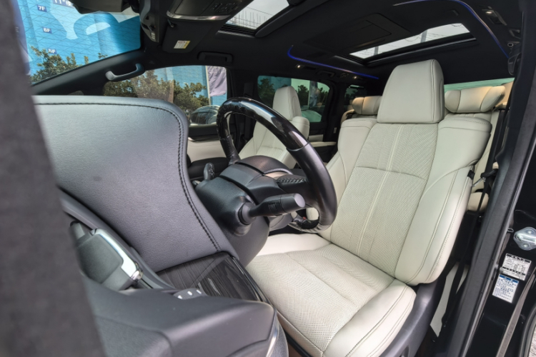 雷克萨斯LM 2020款 300h 七座隽雅版中控内饰7007