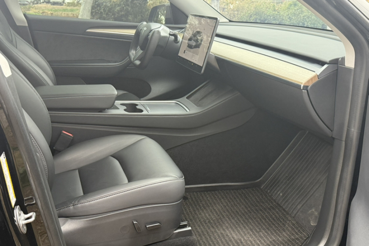 特斯拉 Model Y 2022款 改款 后轮驱动版局部细节41