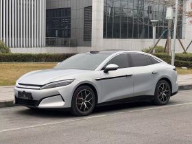 比亚迪 汉L 2025款 EV 四驱激光雷达旗舰型