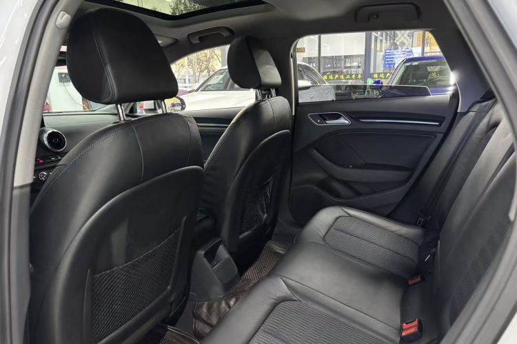 奥迪A3 2018款 30周年年型 Sportback 35 TFSI 时尚型中控内饰7003
