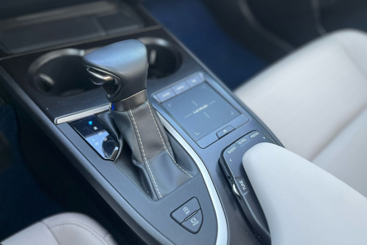 雷克萨斯UX 2020款 200 特别版中控内饰7010