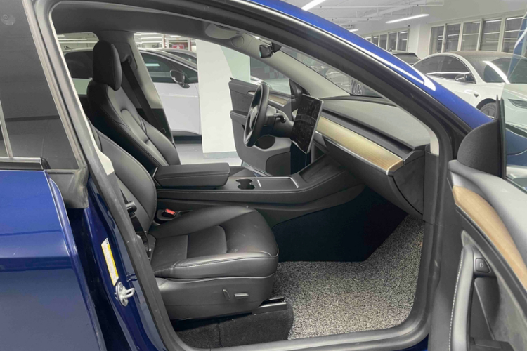 特斯拉 Model Y 2021款 标准续航后驱版中控内饰7006