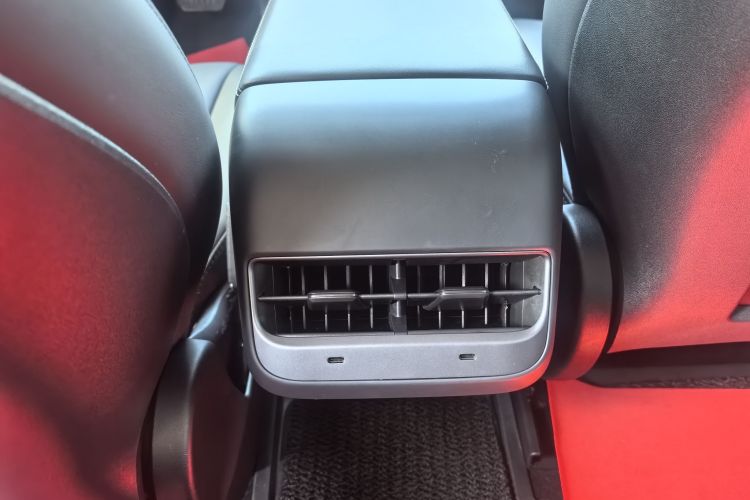 特斯拉 Model 3 2022款 后轮驱动版中控内饰7004