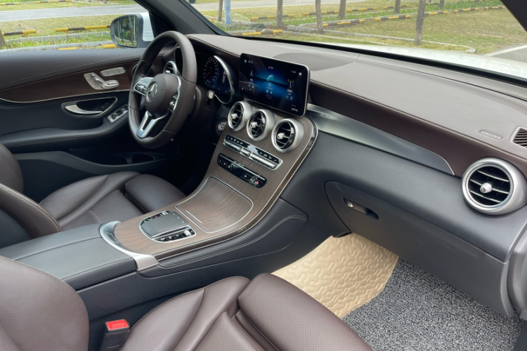 奔驰GLC 2020款 改款 GLC 300 L 4MATIC 动感型中控内饰7009
