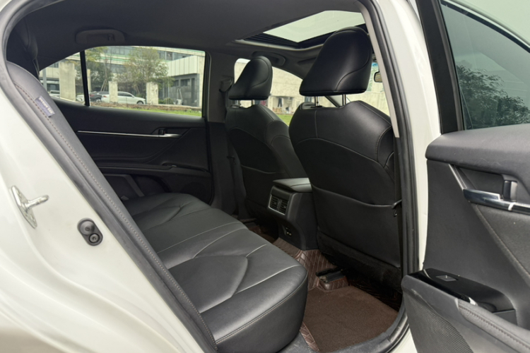 丰田 凯美瑞 2021款 2.0G 豪华版中控内饰7010