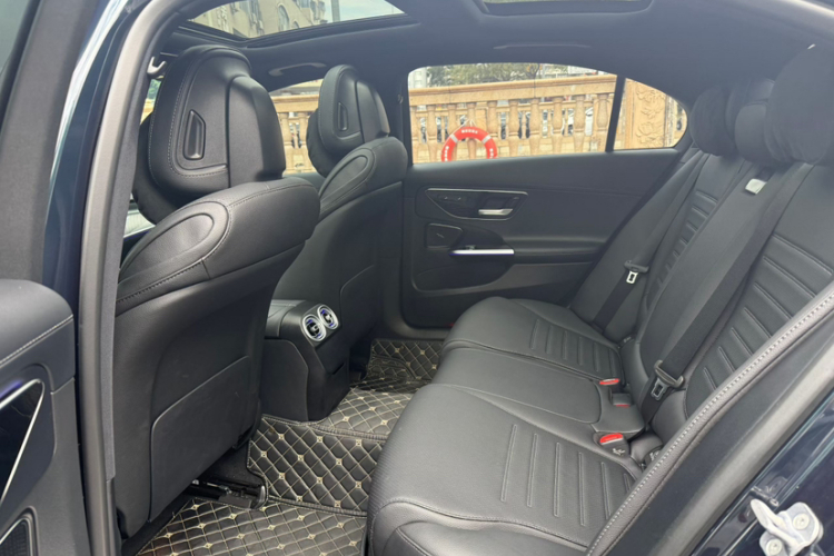 奔驰C级 2025款 C 260 L 运动版中控内饰7001