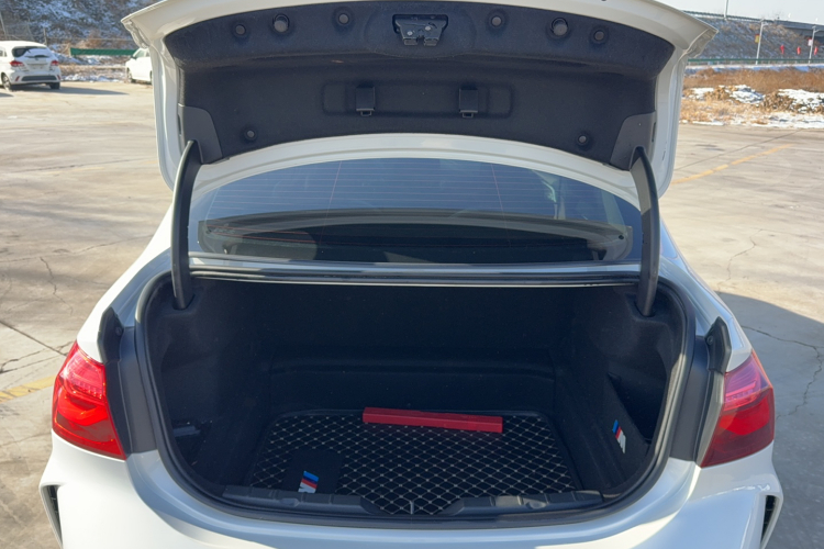 宝马1系 2020款 125i 领先型M运动套装局部细节23