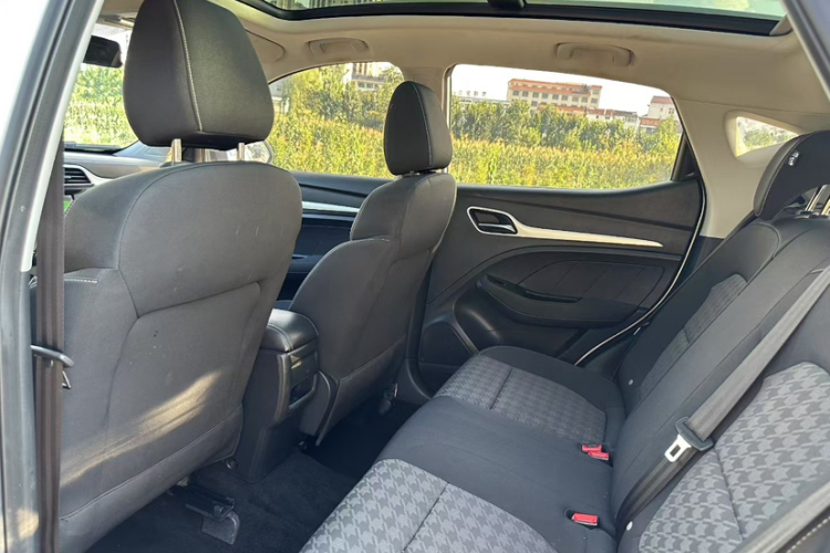 名爵ZS 2020款 全球百万畅销款 1.5L 手动65寸巨幕天窗版中控内饰7003