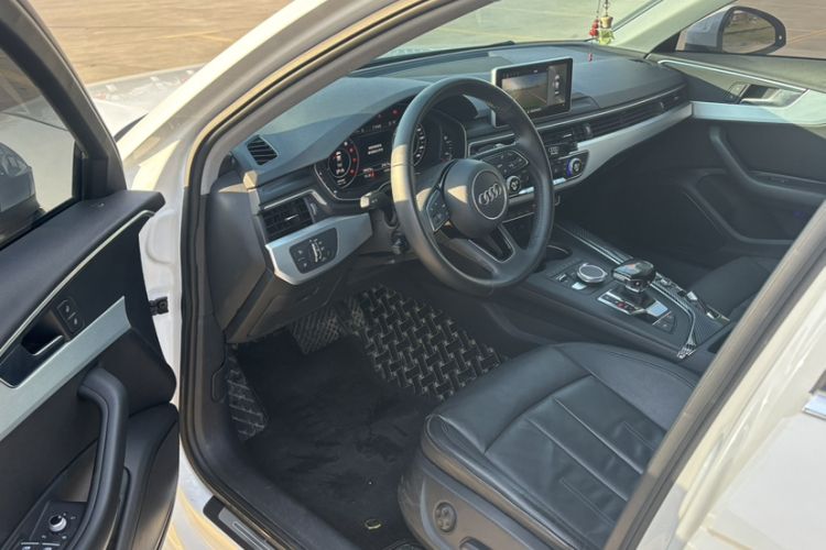 奥迪A4L 2019款 40 TFSI 时尚型 国VI中控内饰7002