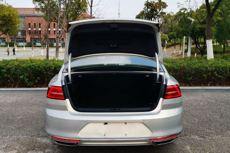 大众 迈腾 2019款 330TSI DSG 领先型 国V中控内饰7004