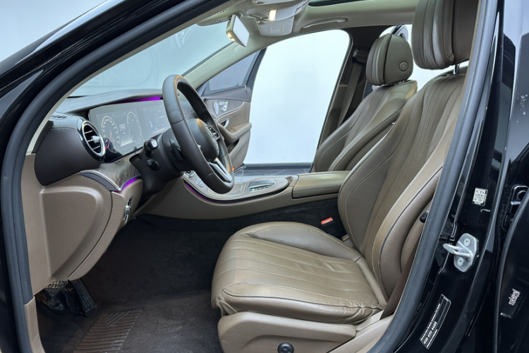 奔驰E级 2020款 改款 E 300 L 殊享版中控内饰7004