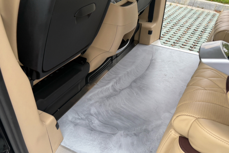 奔驰V级 2018款 V 260 L 尊贵加长版 国VI中控内饰7012