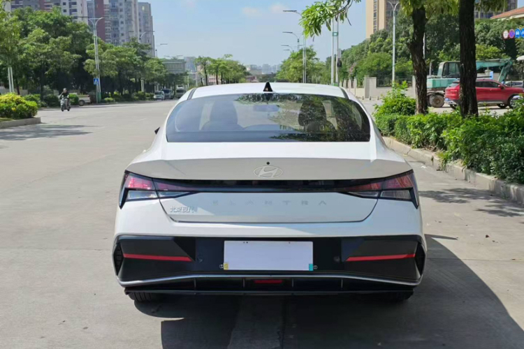 现代 伊兰特 2023款 1.5L CVT GLX精英版车身外观6004