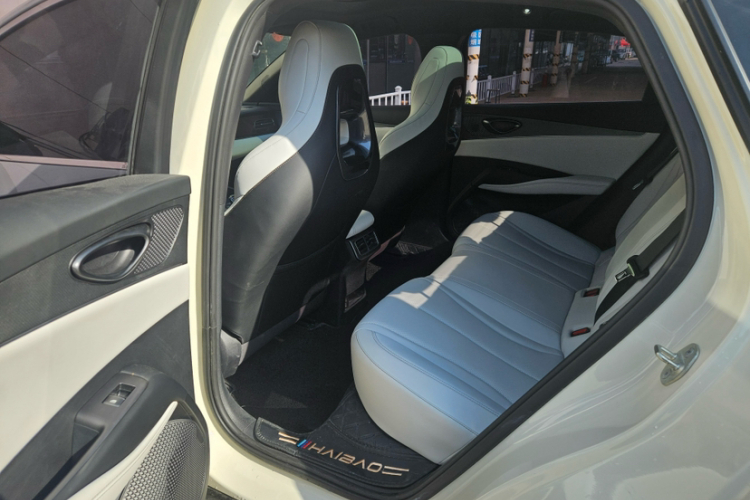 比亚迪 海豹06新能源 2024款 DM-i 120KM尊荣型中控内饰7002