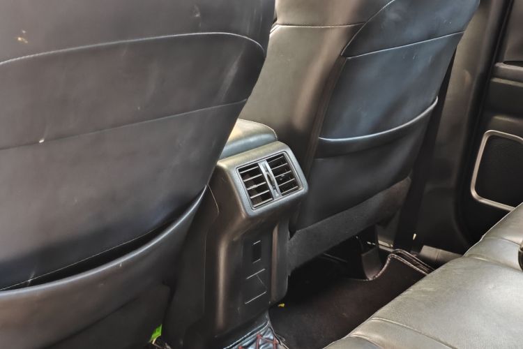 三菱 欧蓝德 2019款 2.0L 两驱畅享版 5座 国V中控内饰7003