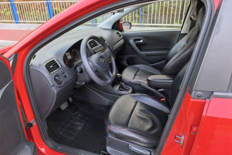 大众 Polo 2014款 1.6L 自动舒适版中控内饰7001