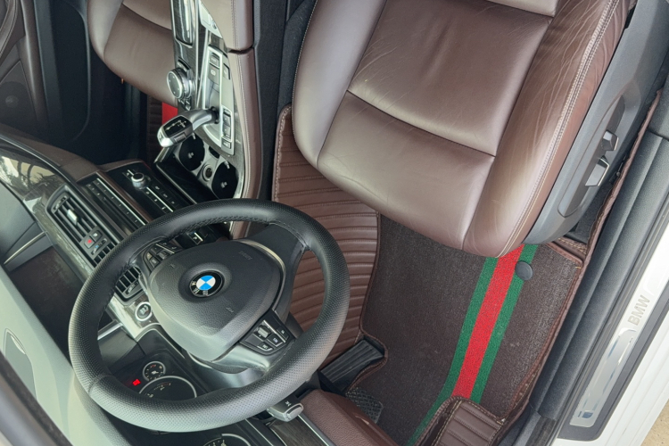 宝马5系 2014款 525Li 豪华设计套装中控内饰7002