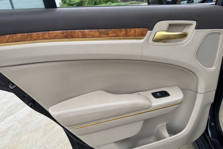 克莱斯勒300C(进口) 2013款 3.6L 尊适版中控内饰7005