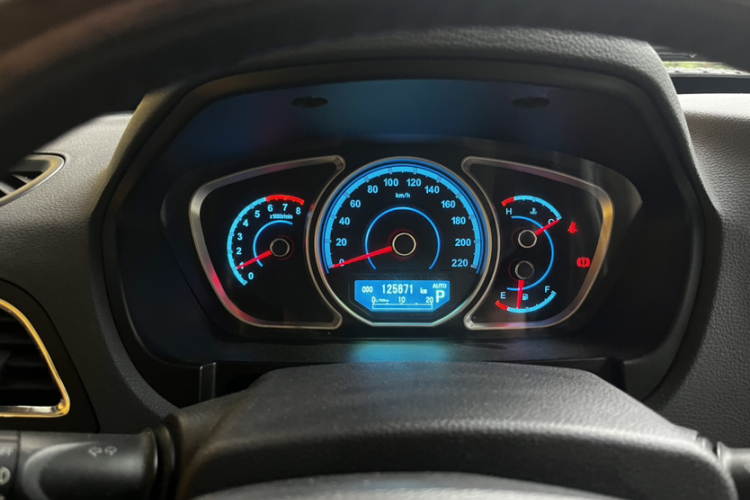 海马S7 2015款 改款 2.0L 自动纵驰型中控内饰15