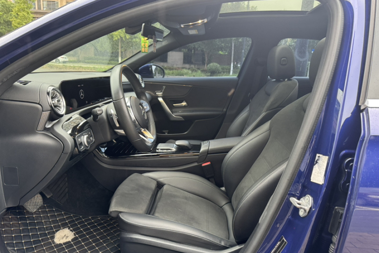 奔驰A级 2020款 改款 A 200 L 运动轿车时尚型车身外观6006