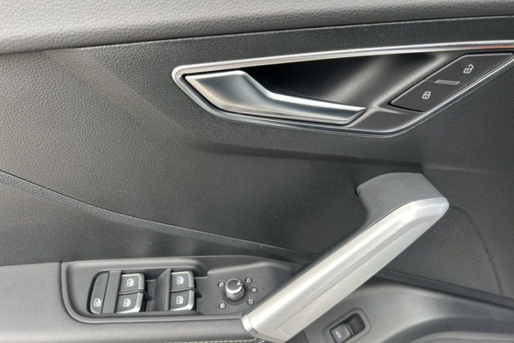 奥迪Q2L 2018款 35 TFSI 豪华致雅型 国V中控内饰7006