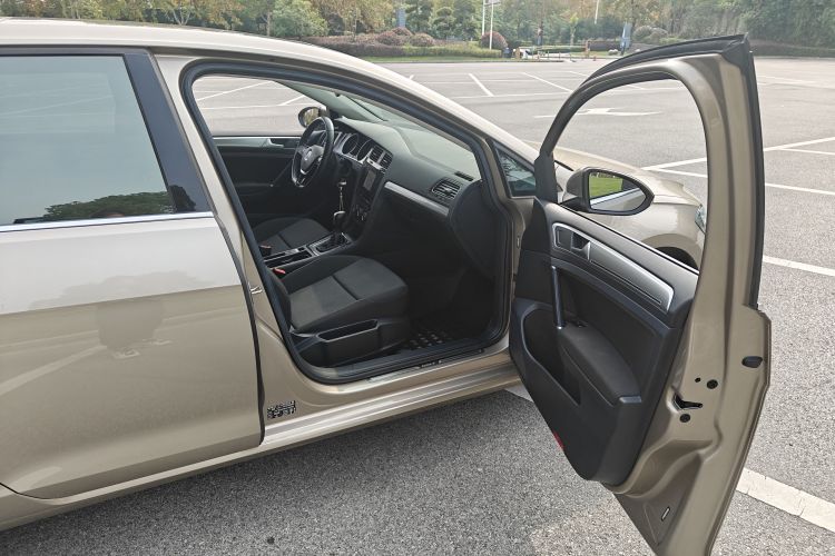 大众 高尔夫 2020款 200TSI DSG舒适进取版局部细节41