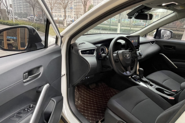 丰田 卡罗拉锐放 2022款 2.0L 先锋版中控内饰7010