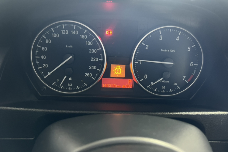 宝马X1 2014款 sDrive18i 时尚型中控内饰15