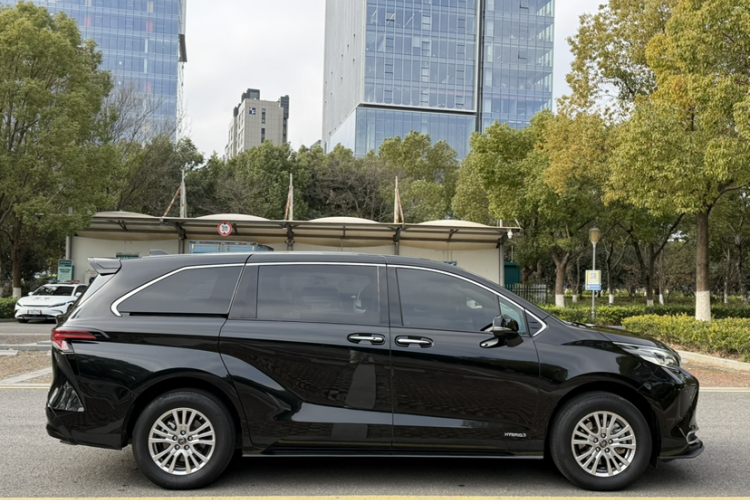丰田 赛那SIENNA 2021款 2.5L混动 豪华版车身外观6001