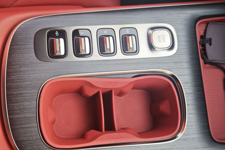 小米汽车 小米SU7 2024款 四驱超长续航高阶智驾Max版中控内饰7009